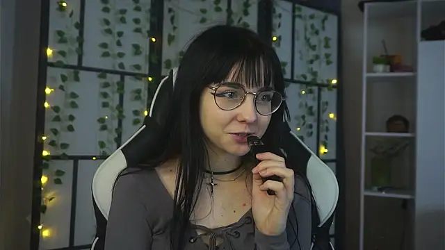 Snapshot of BereniceBattersby chatting on 10.06.25 BereniceBattersby online show from 10.06.25