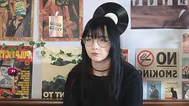 Snapshot of BereniceBattersby chatting on 10.28.25 BereniceBattersby online show from 10.28.25