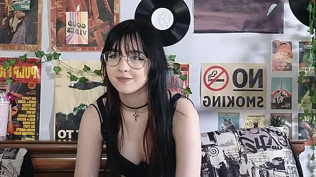 Snapshot of BereniceBattersby chatting on 11.01.25 BereniceBattersby online show from 11.01.25