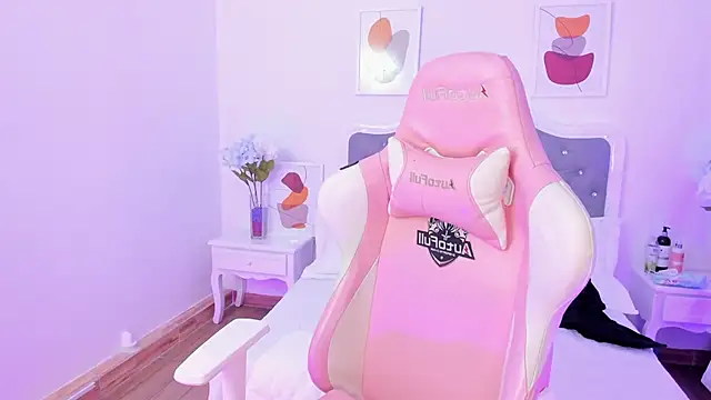 Shaleena  online show from 10.25.25