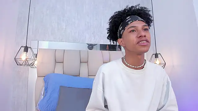 Snapshot of Johan_gz_ chatting on 10.08.25 Johan gz  online show from 10.08.25