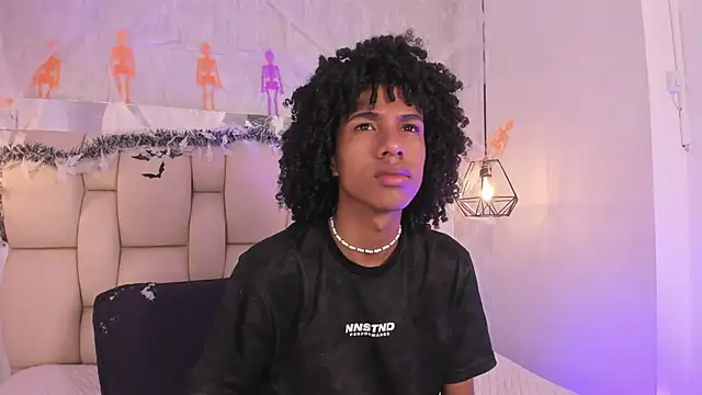 Snapshot of Johan_gz_ chatting on 10.17.25 Johan gz  online show from 10.17.25