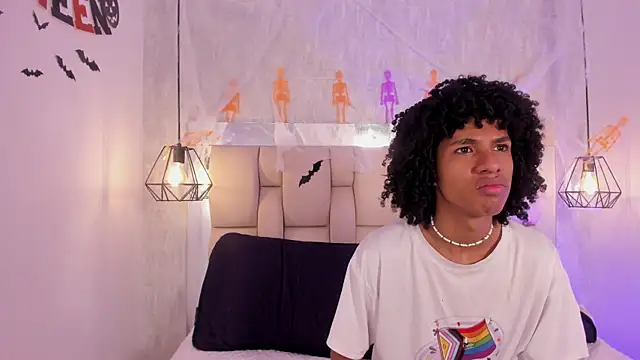 Snapshot of Johan_gz_ chatting on 10.22.25 Johan gz  online show from 10.22.25