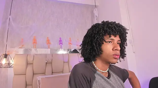 Snapshot of Johan_gz_ chatting on 10.28.25 Johan gz  online show from 10.28.25