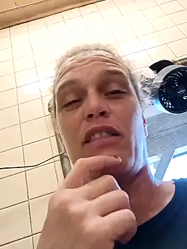 sarahkat86 online show from 10.21.25