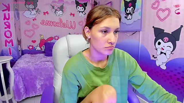 Snapshot of michell__petit_ chatting on 09.24.25 michell  petit  online show from 09.24.25