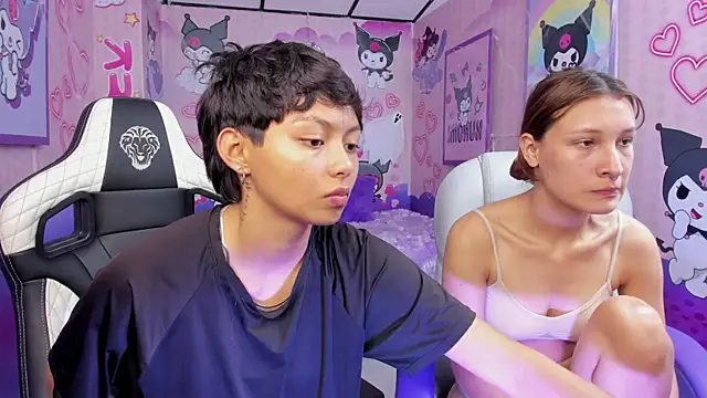 Snapshot of michell__petit_ chatting on 10.29.25 michell  petit  online show from 10.29.25