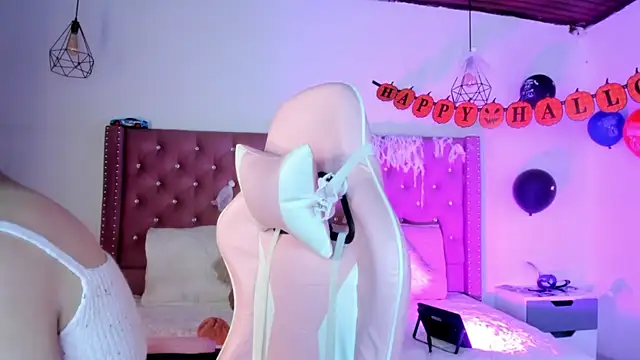 Jade rey  online show from 10.31.25