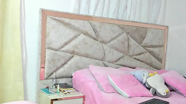 kendal hot01 online show from 09.29.25