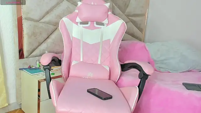 kendal hot01 online show from 10.05.25