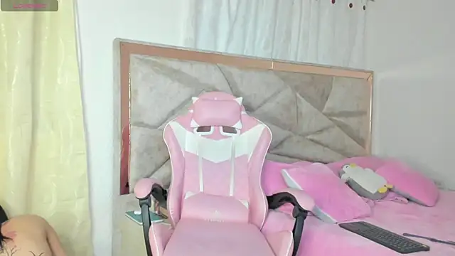 kendal hot01 online show from 10.08.25