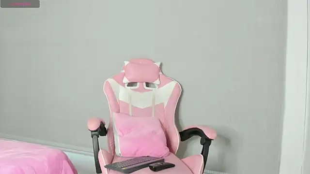 kendal hot01 online show from 11.14.25