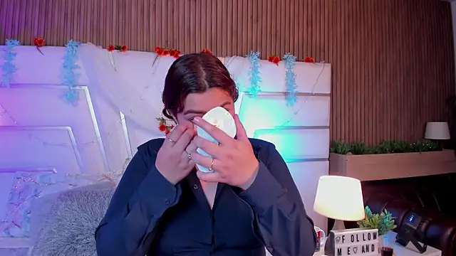 AdelaTaylor online show from 09.26.25