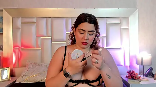 AdelaTaylor online show from 10.25.25