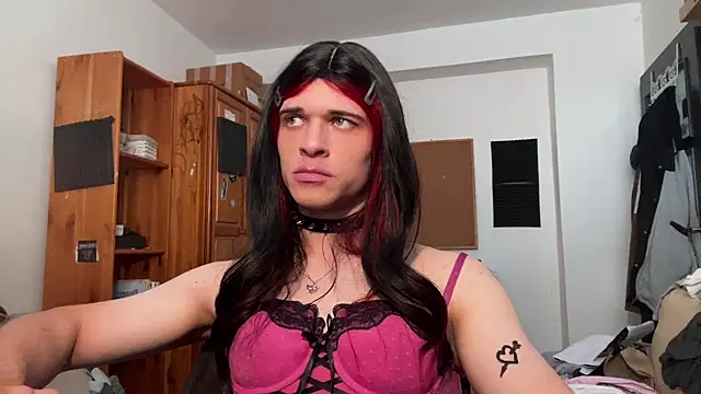 Snapshot of emilydee666 chatting on 10.17.25 emilydee666 online show from 10.17.25