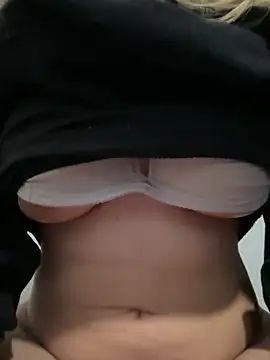 HottieBobi online show from 09.19.25