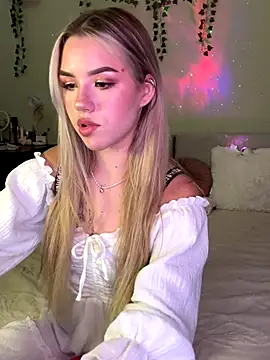 Snapshot of NastyaKiss1 chatting on 09.18.25 NastyaKiss1 online show from 09.18.25