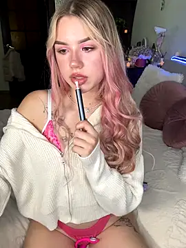 Snapshot of NastyaKiss1 chatting on 10.07.25 NastyaKiss1 online show from 10.07.25