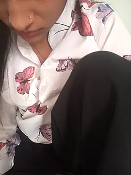 Neha Tyagi online show from 10.21.25