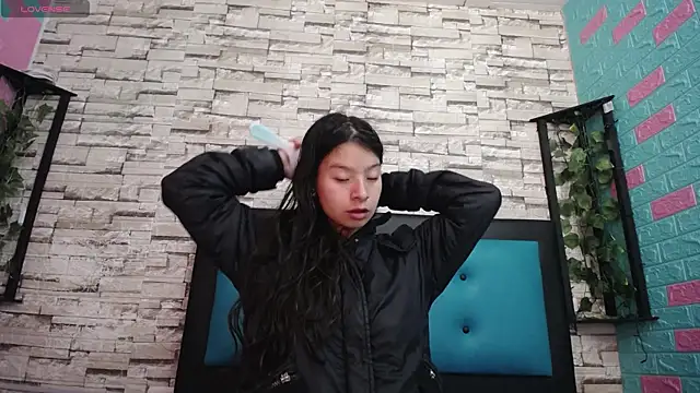 Snapshot of maily_can chatting on 09.18.25 maily can online show from 09.18.25