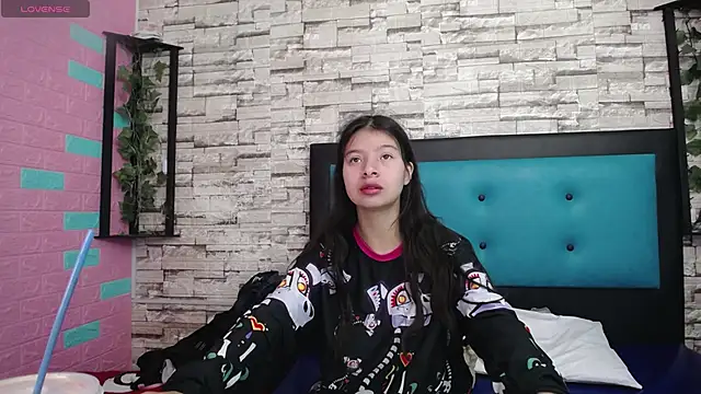 Snapshot of maily_can chatting on 09.25.25 maily can online show from 09.25.25