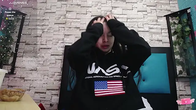 Snapshot of maily_can chatting on 10.03.25 maily can online show from 10.03.25