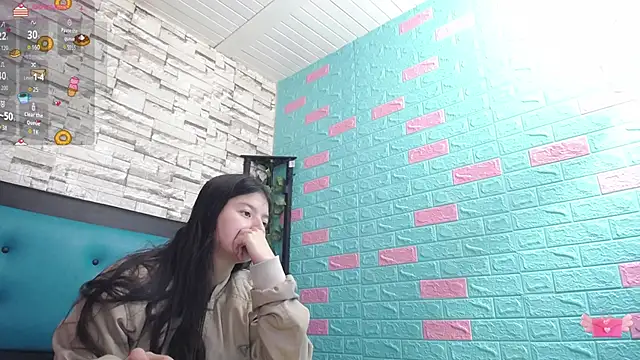 Snapshot of maily_can chatting on 10.06.25 maily can online show from 10.06.25