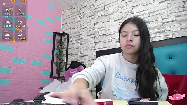 Snapshot of maily_can chatting on 10.31.25 maily can online show from 10.31.25