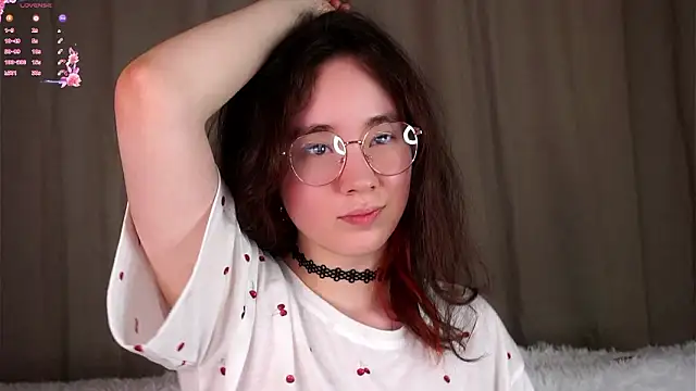 Snapshot of AlbertaClack chatting on 02.10.26 AlbertaClack online show from 02.10.26