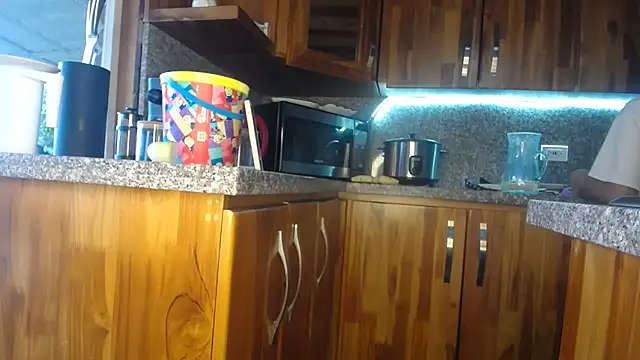 Snapshot of habdiela chatting on 10.17.25 habdiela online show from 10.17.25