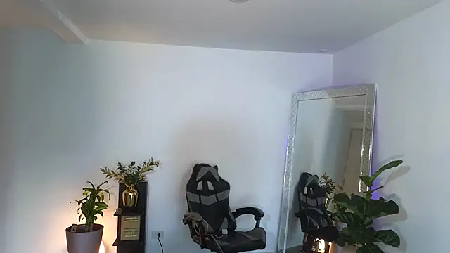 Snapshot of Wyatt_Rose chatting on 10.03.25 Wyatt Rose online show from 10.03.25