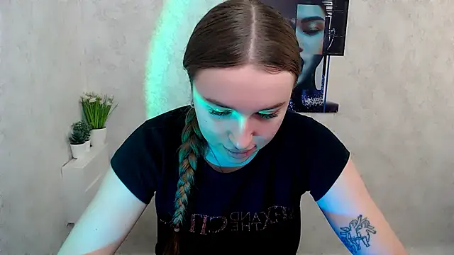 JuliaTopp  online show from 02.26.26