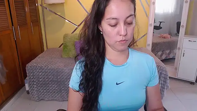 Snapshot of shirleyrojas chatting on 10.28.25 shirleyrojas online show from 10.28.25