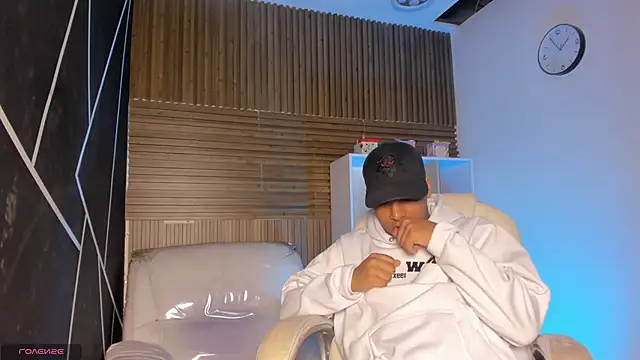 Snapshot of IsaacBlack_ chatting on 09.22.25 IsaacBlack online show from 09.22.25