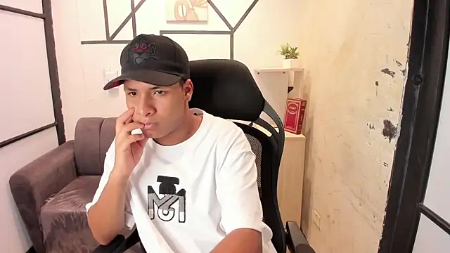 Snapshot of IsaacBlack_ chatting on 09.28.25 IsaacBlack online show from 09.28.25