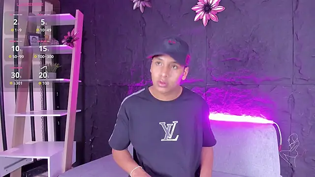 Snapshot of IsaacBlack_ chatting on 10.02.25 IsaacBlack online show from 10.02.25