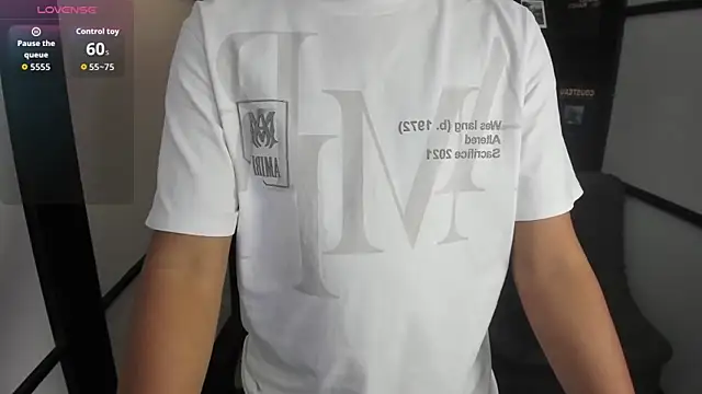 Snapshot of IsaacBlack_ chatting on 10.05.25 IsaacBlack online show from 10.05.25