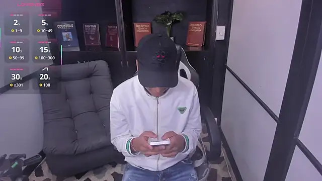 Snapshot of IsaacBlack_ chatting on 10.11.25 IsaacBlack online show from 10.11.25