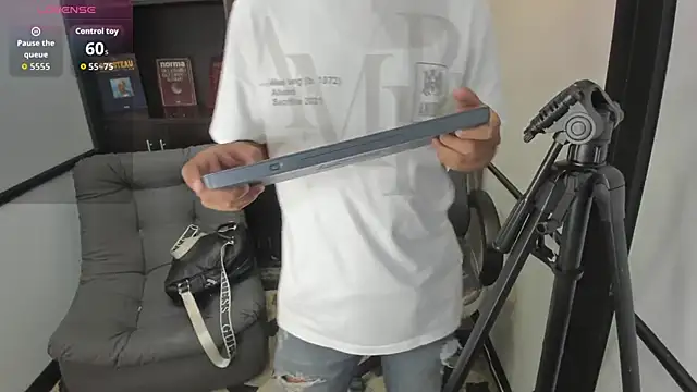 Snapshot of IsaacBlack_ chatting on 10.12.25 IsaacBlack online show from 10.12.25