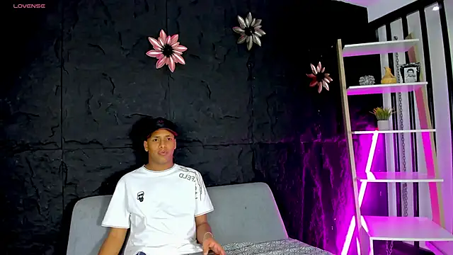 Snapshot of IsaacBlack_ chatting on 10.16.25 IsaacBlack online show from 10.16.25