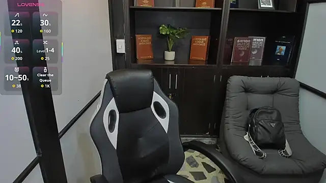 Snapshot of IsaacBlack_ chatting on 10.19.25 IsaacBlack online show from 10.19.25