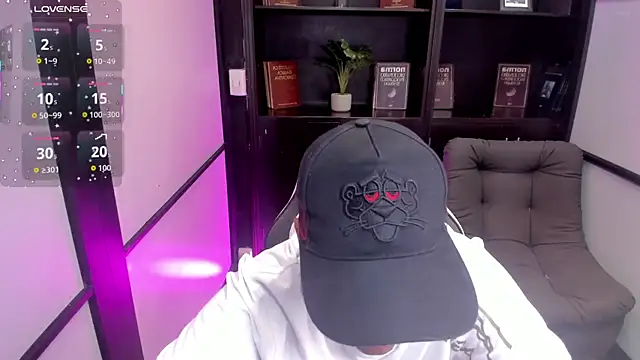 Snapshot of IsaacBlack_ chatting on 10.28.25 IsaacBlack online show from 10.28.25