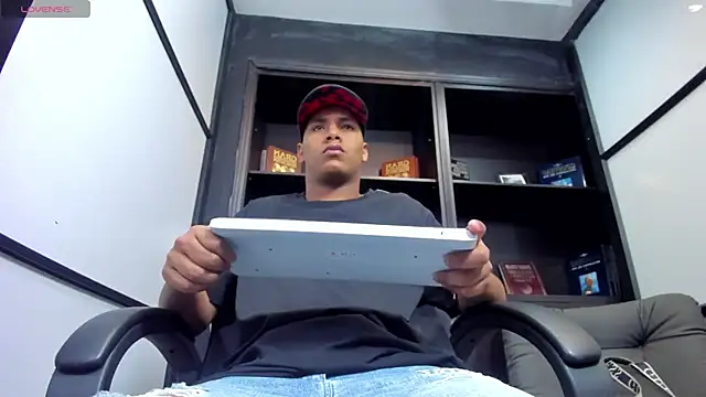 Snapshot of IsaacBlack_ chatting on 11.01.25 IsaacBlack online show from 11.01.25