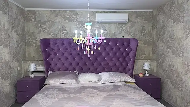 Anna Kenann online show from 09.16.25