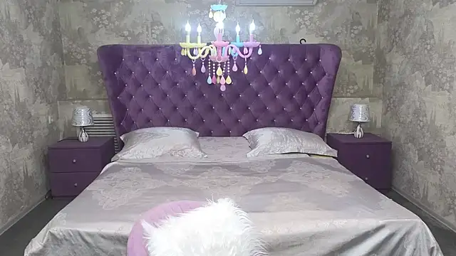 Anna Kenann online show from 09.29.25