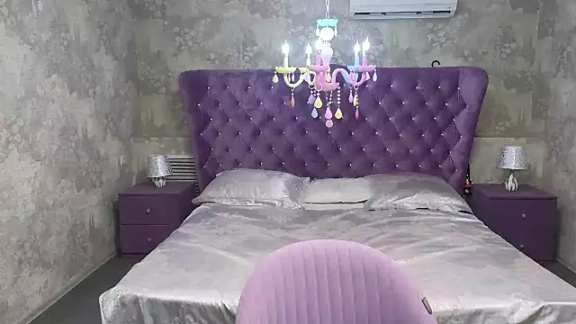 Anna Kenann online show from 10.08.25