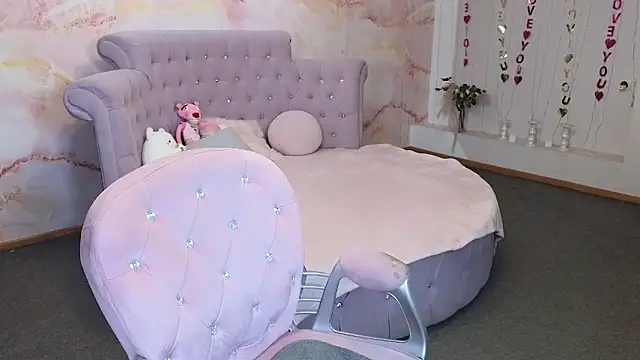 Anna Kenann online show from 10.15.25