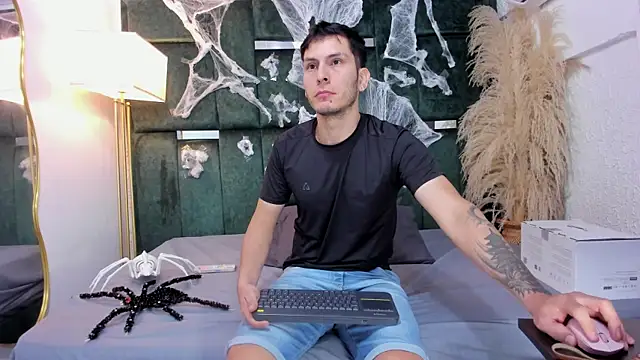 Charlotte Brian online show from 10.15.25