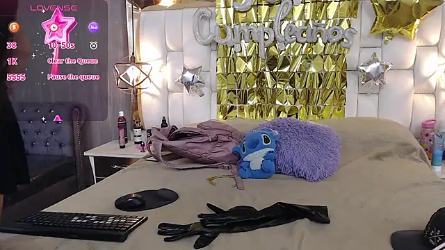 Foxxy Doll online show from 10.18.25