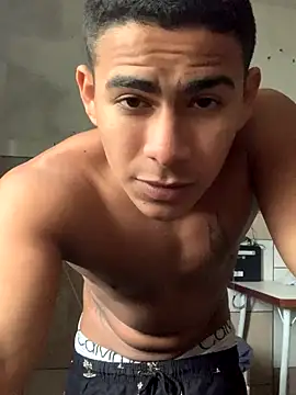 Snapshot of Novindot23cm chatting on 10.30.25 Novindot23cm online show from 10.30.25